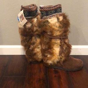 New with tags! Muk Luks size 9 boots